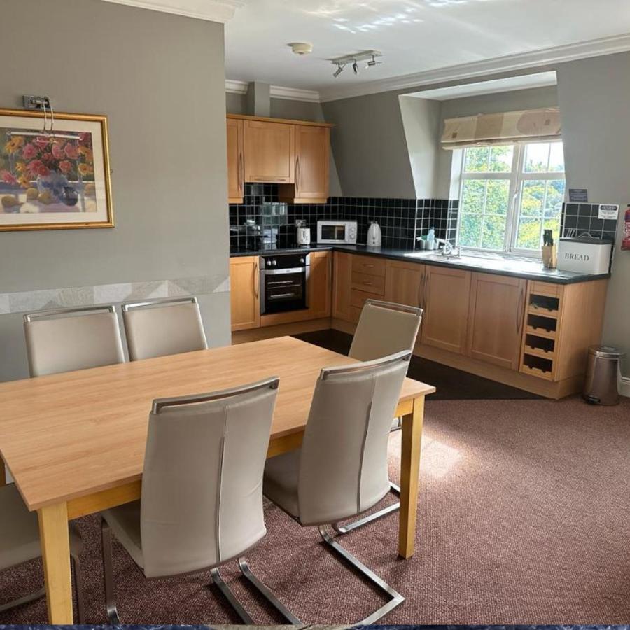 Spacious 2 Bedroom Apartment In Киларни Екстериор снимка