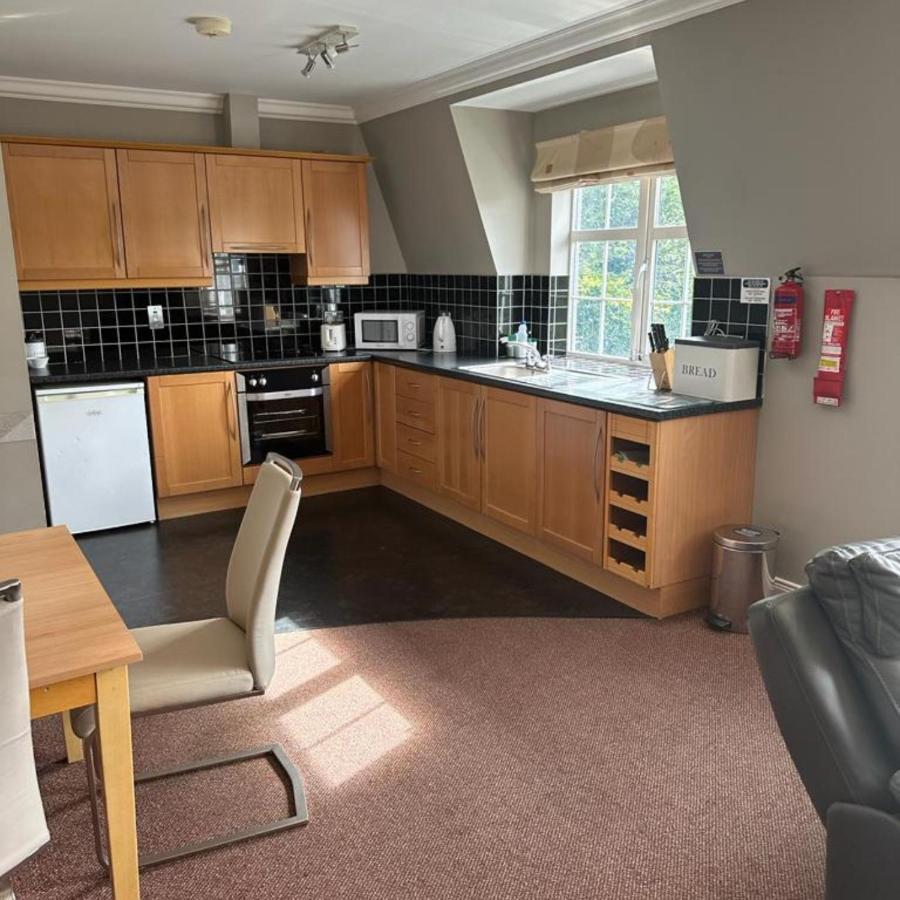 Spacious 2 Bedroom Apartment In Киларни Екстериор снимка