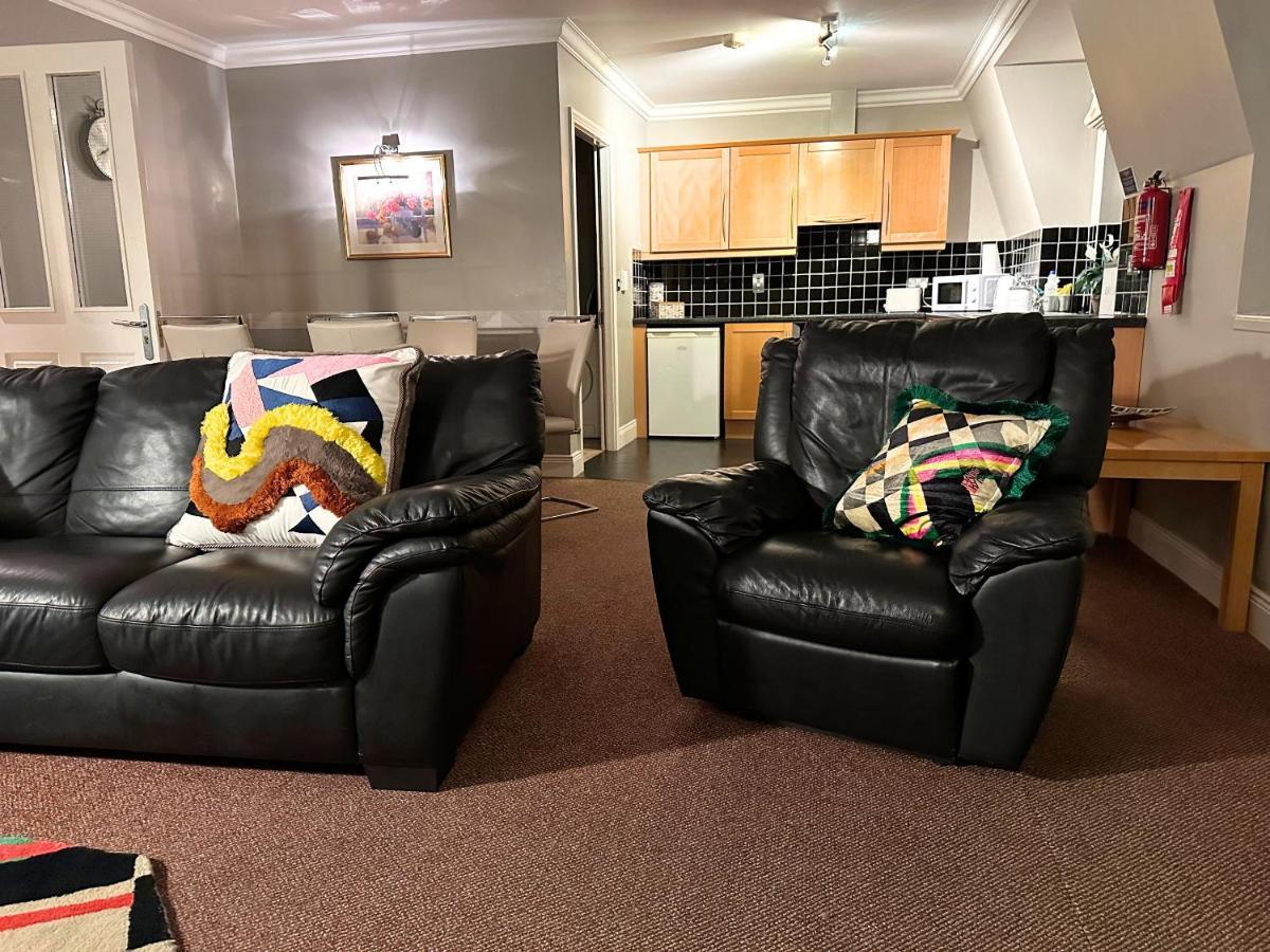 Spacious 2 Bedroom Apartment In Киларни Екстериор снимка